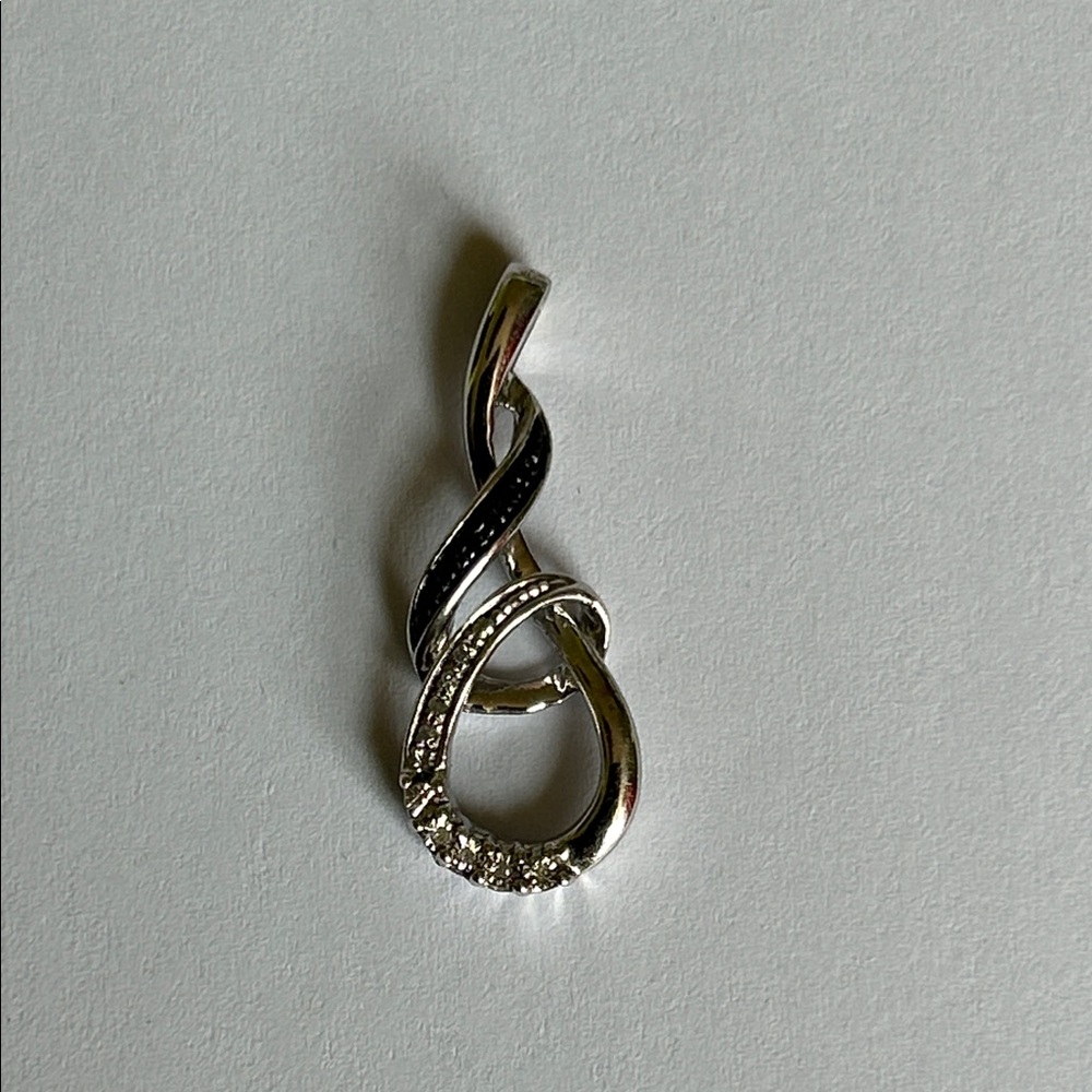 925 Sterling Silver Loop Pendant with Clear Stones